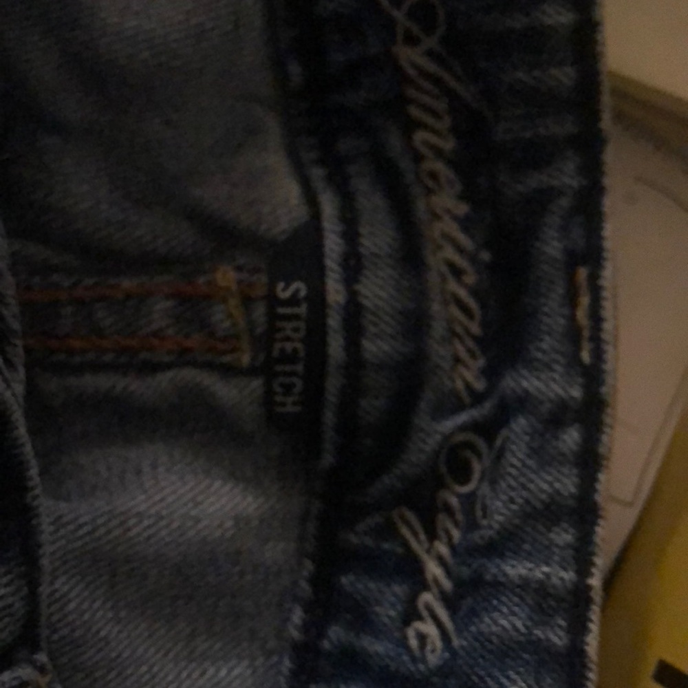 AMERICAN EAGLE HIPSTER STRETCH Jeans Relaxed fit. Size 4. Wider leg. 31”…